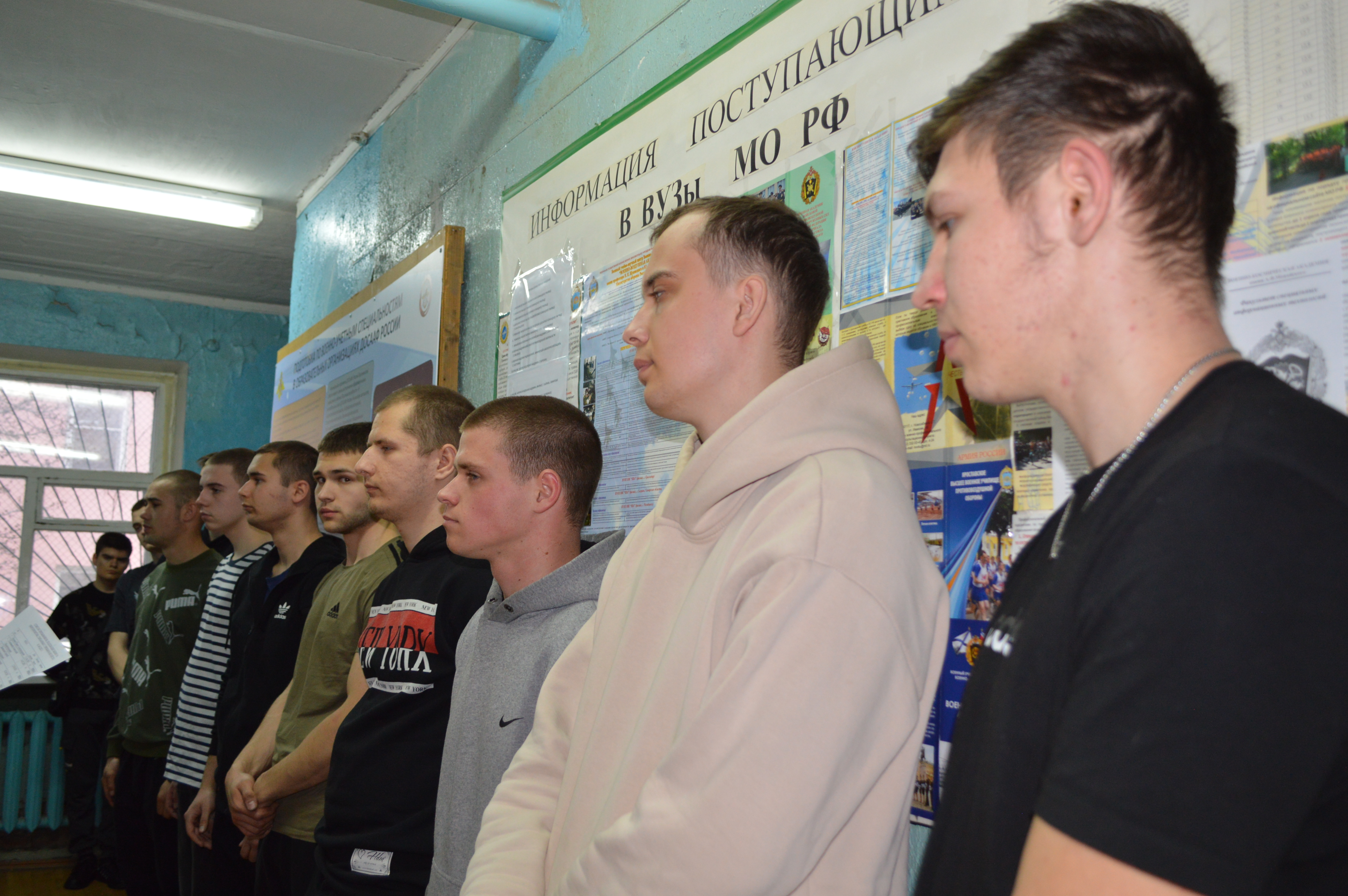 В Павловске прошла первая призывная комиссия.