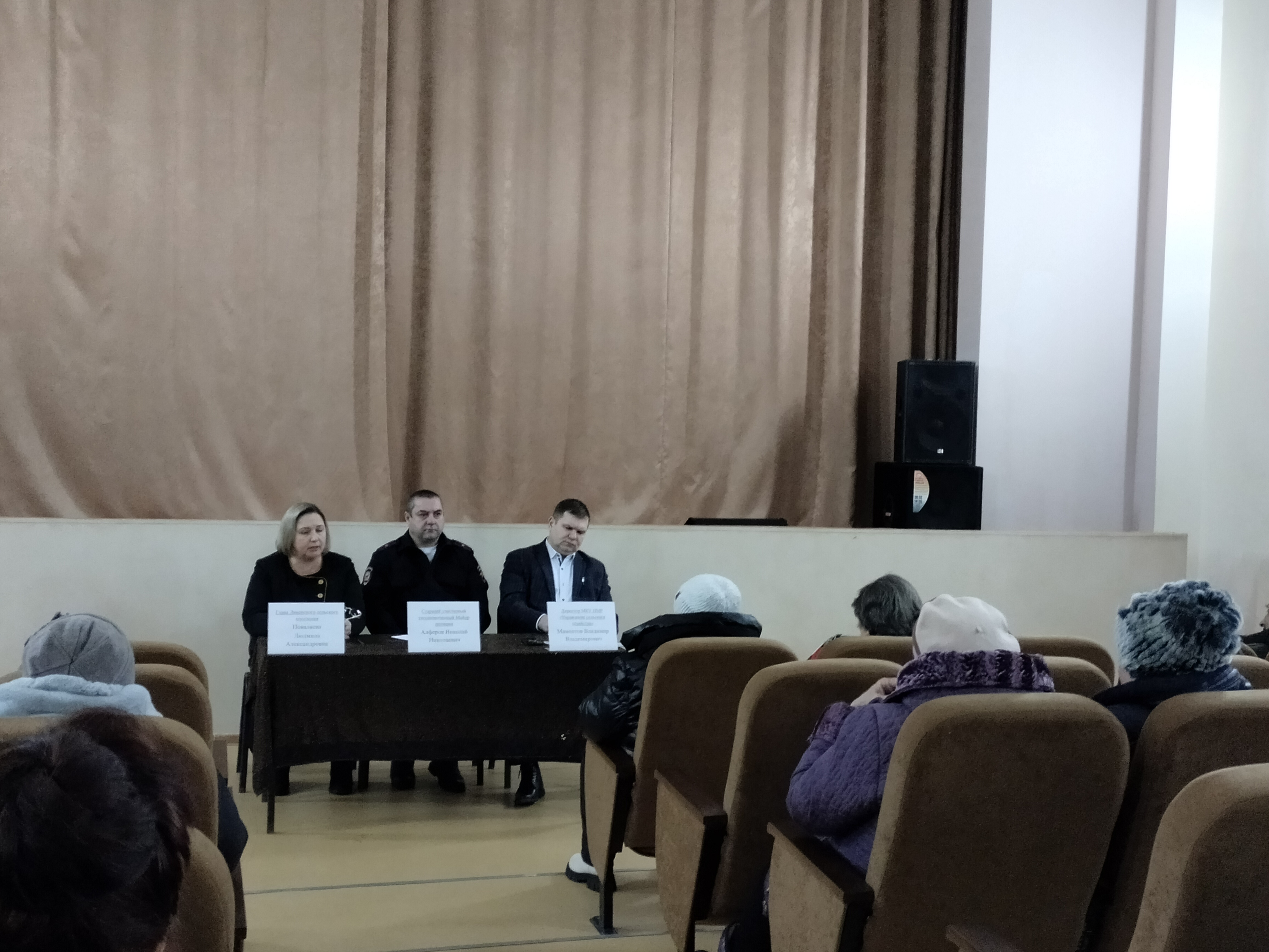 В Ливенке отремонтировали кровлю сельского Дома культуры.