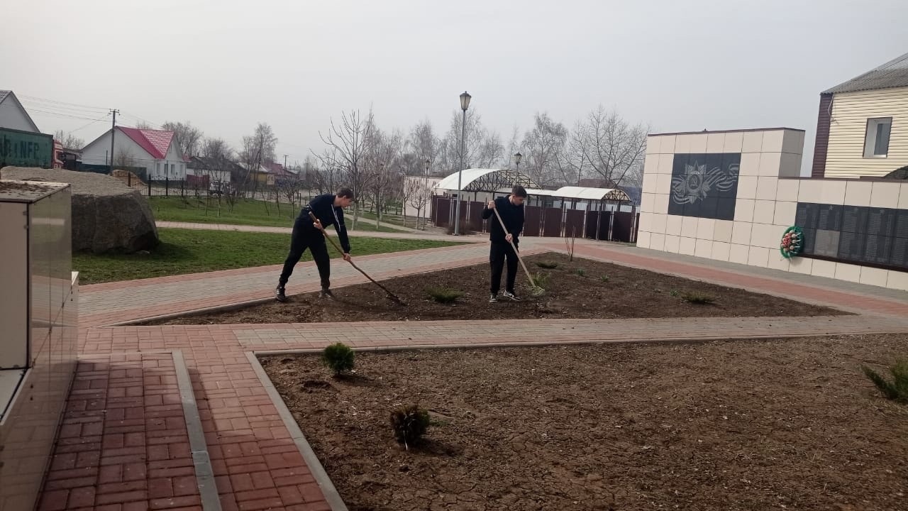 Павловчане проводят благоустройство и санитарную очистку территорий.