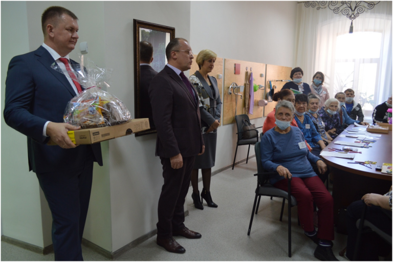 Павловскому Центру дневного пребывания для граждан пожилого возраста и инвалидов подарили оргтехнику.