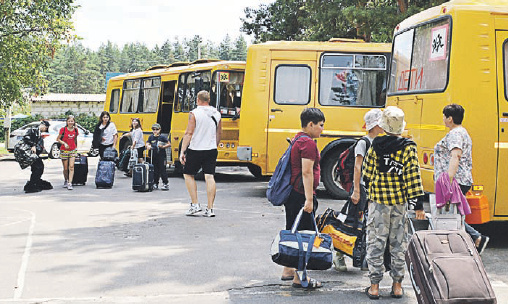 На летний отдых в Павловск прибыли дети из ЛНР. На летний отдых в Павловск прибыли дети из ЛНР.